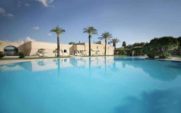 private swimming pool, luxury villa