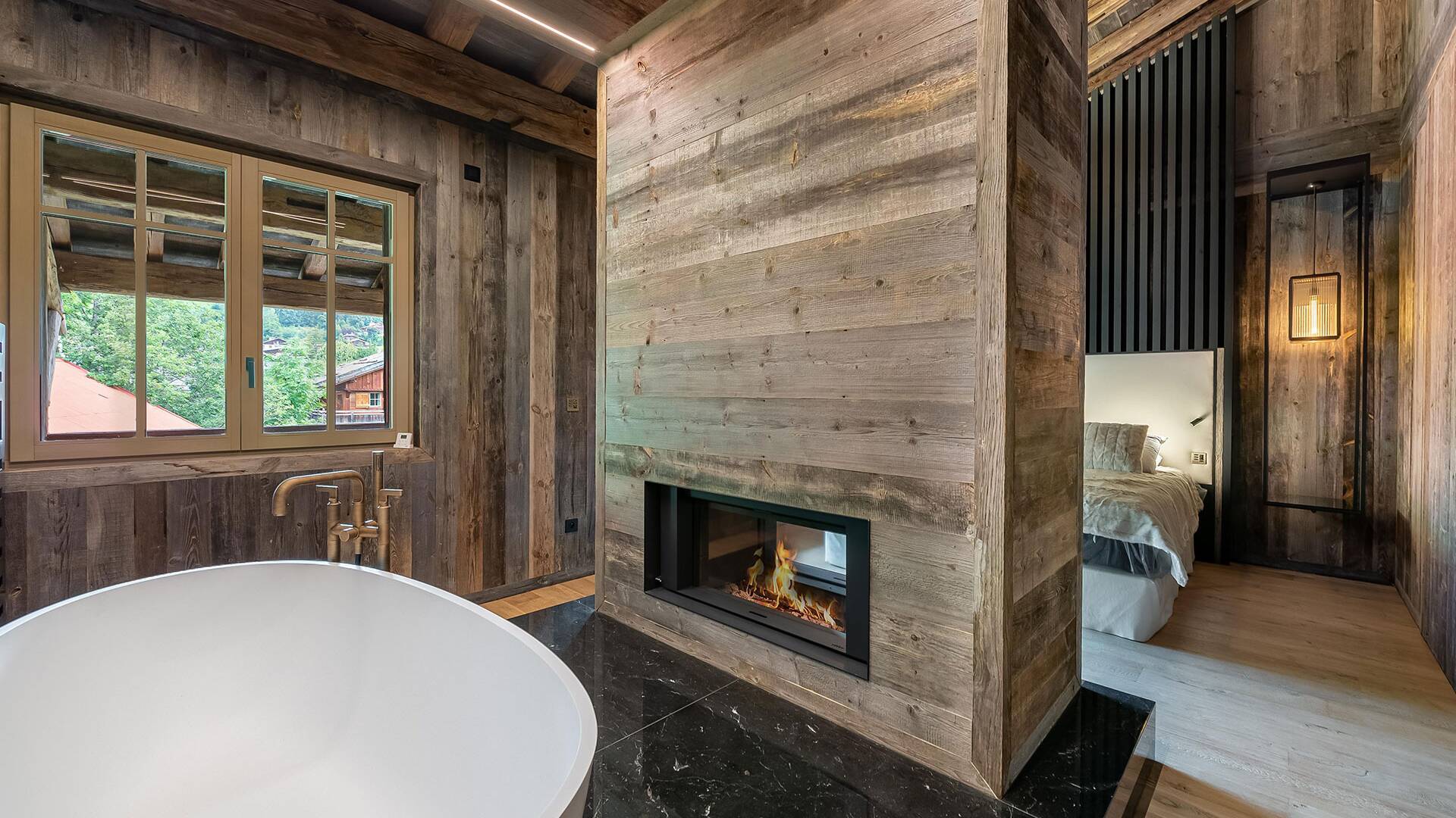 en suite bath tub and fireplace