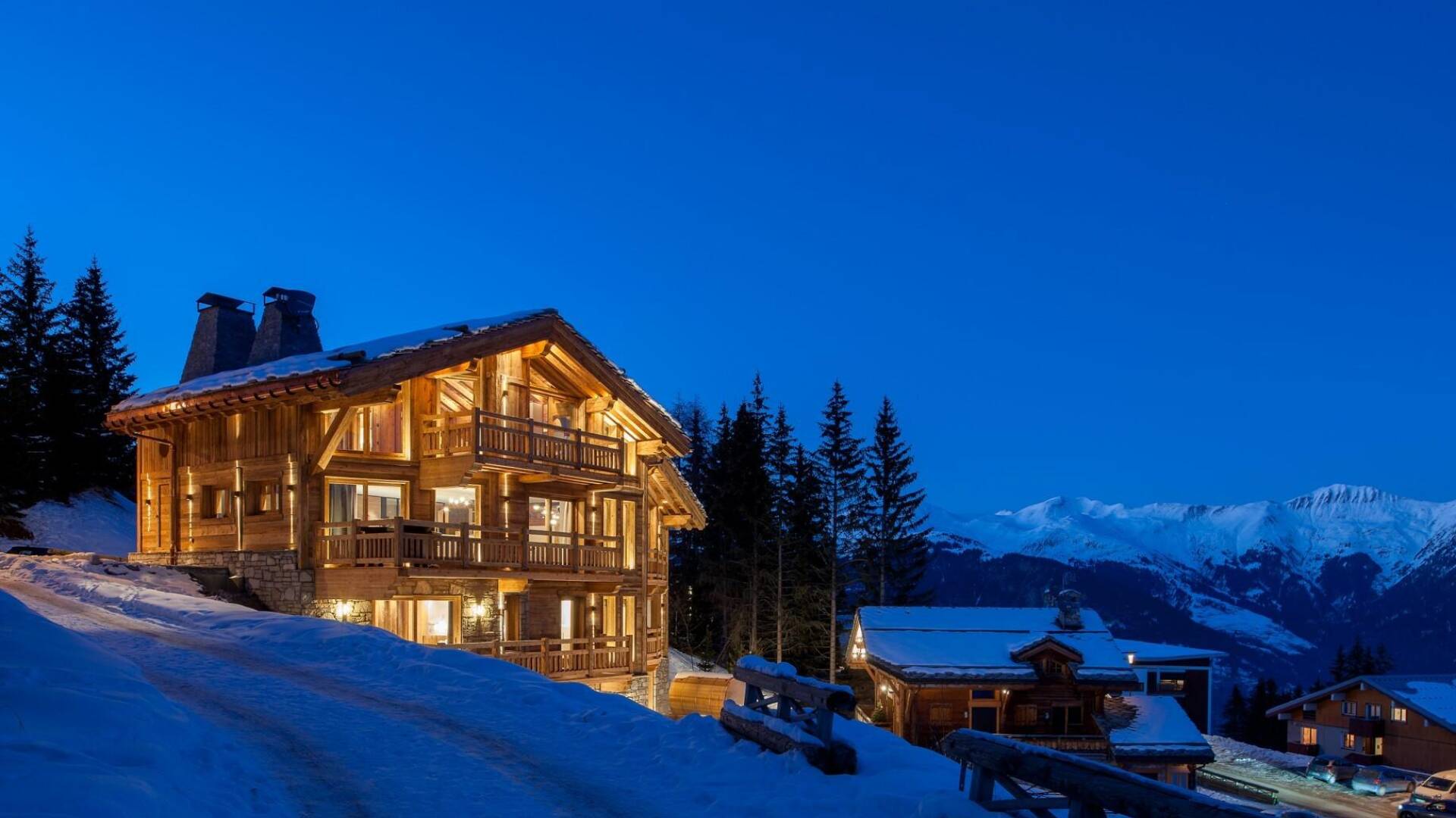 luxury ski resort Chalet Bois De Rose for weekly rentals in Courchevel, France