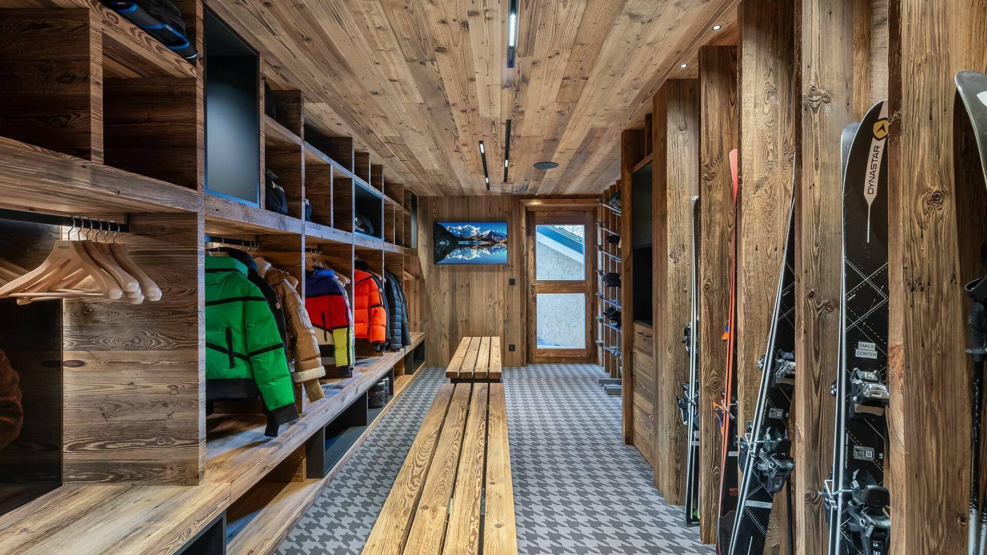 ski room