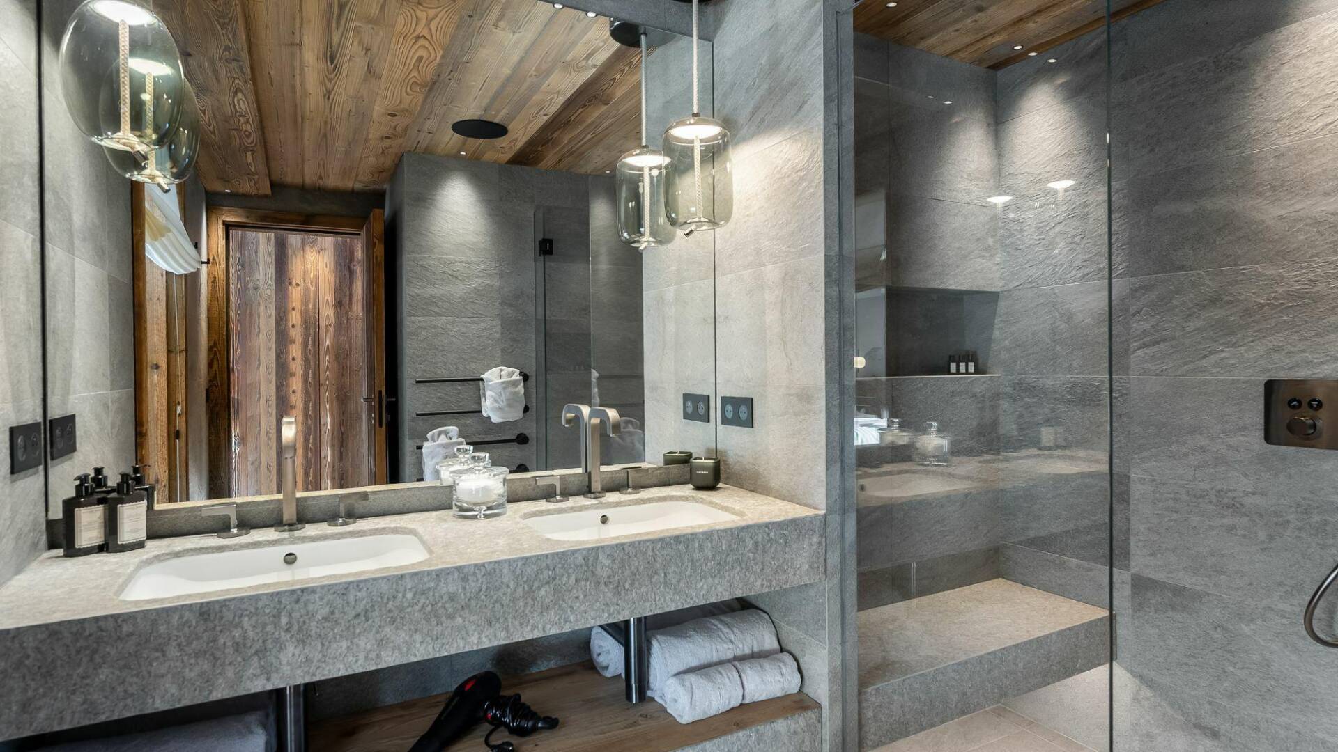 en suite bathroom with double lavabo and shower cabin