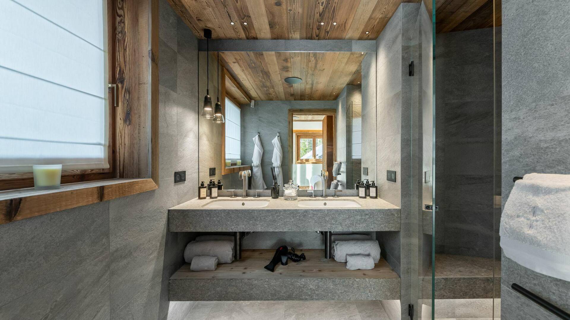 en suite bathroom with double lavabo and shower cabin