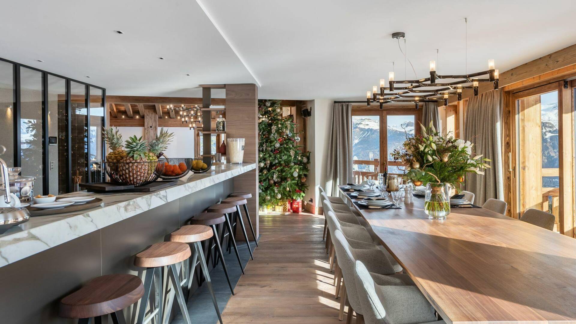 fully equipped gourmet kitchen