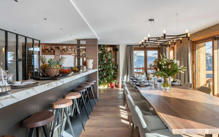 fully equipped gourmet kitchen