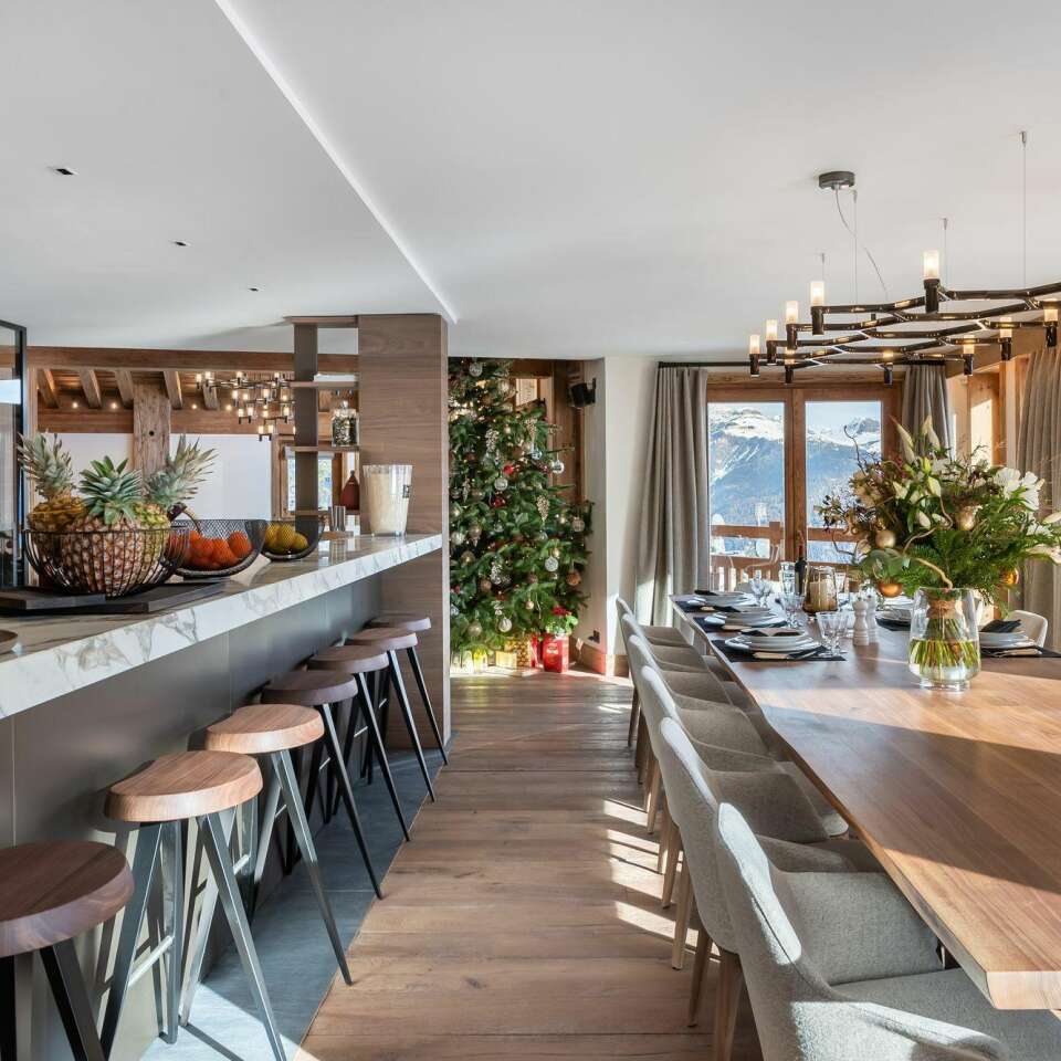 fully equipped gourmet kitchen