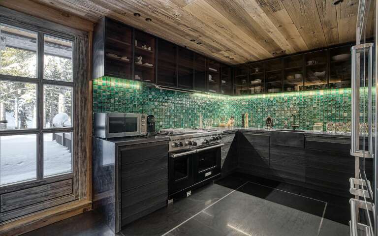 fully equipped kitchen with direct access to outdoor