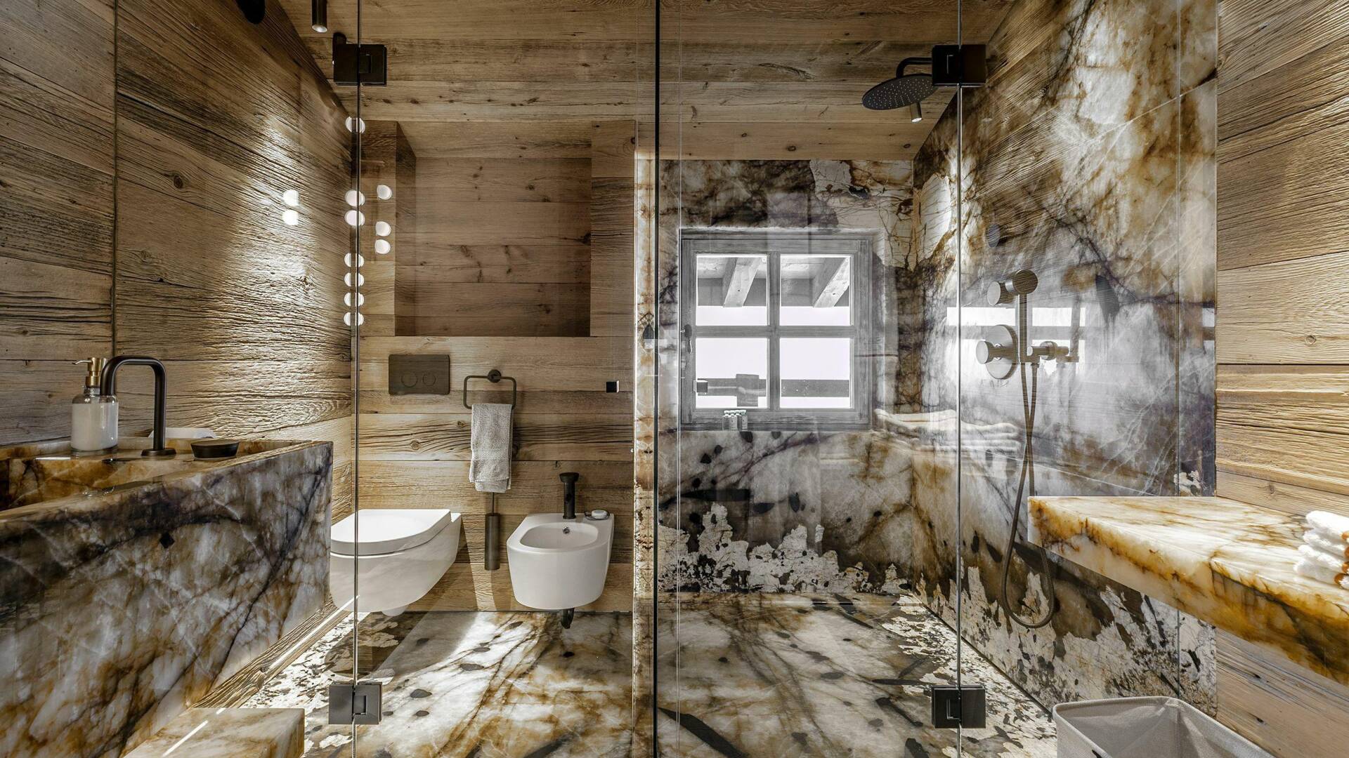 en suite bathroom with shower cabin