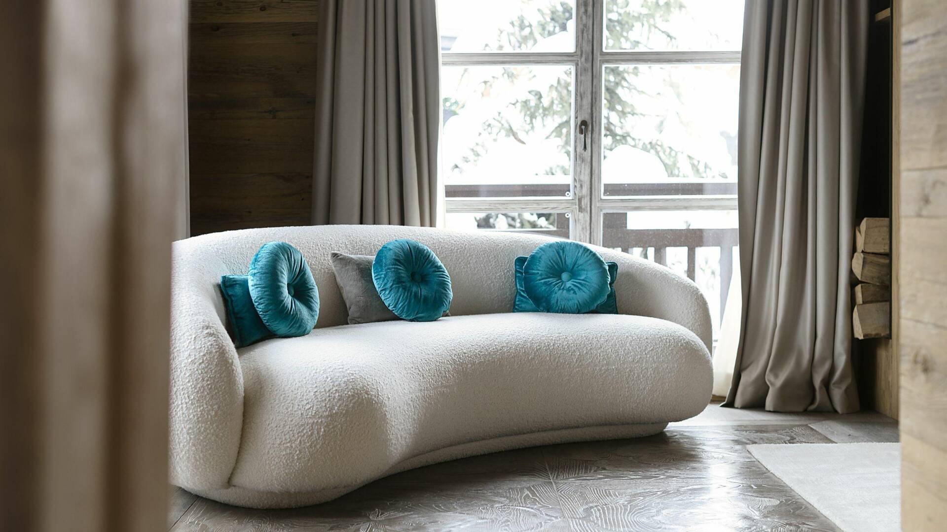 luxury ski resort Chalet Amaranthe for weekly rentals in Courchevel, France