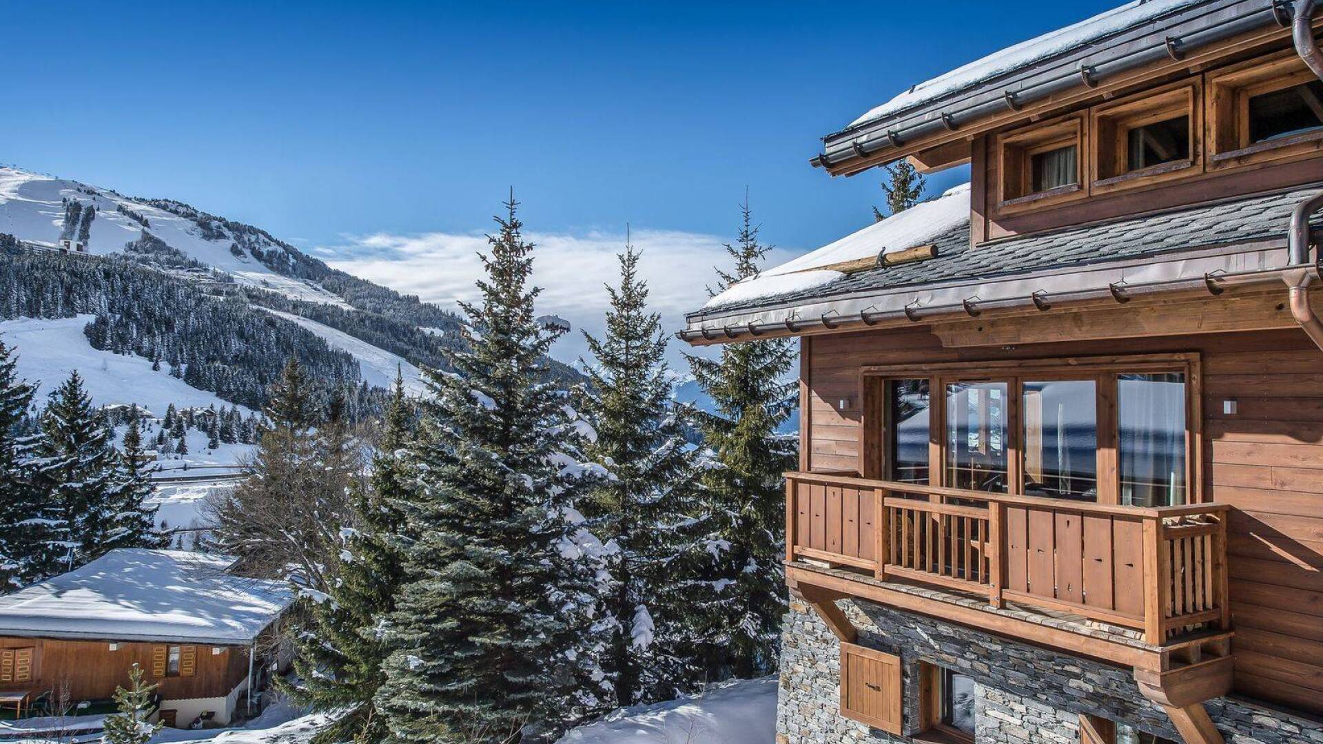 luxury ski resort Chalet Mauriac for weekly rentals in Courchevel 1850, French alps