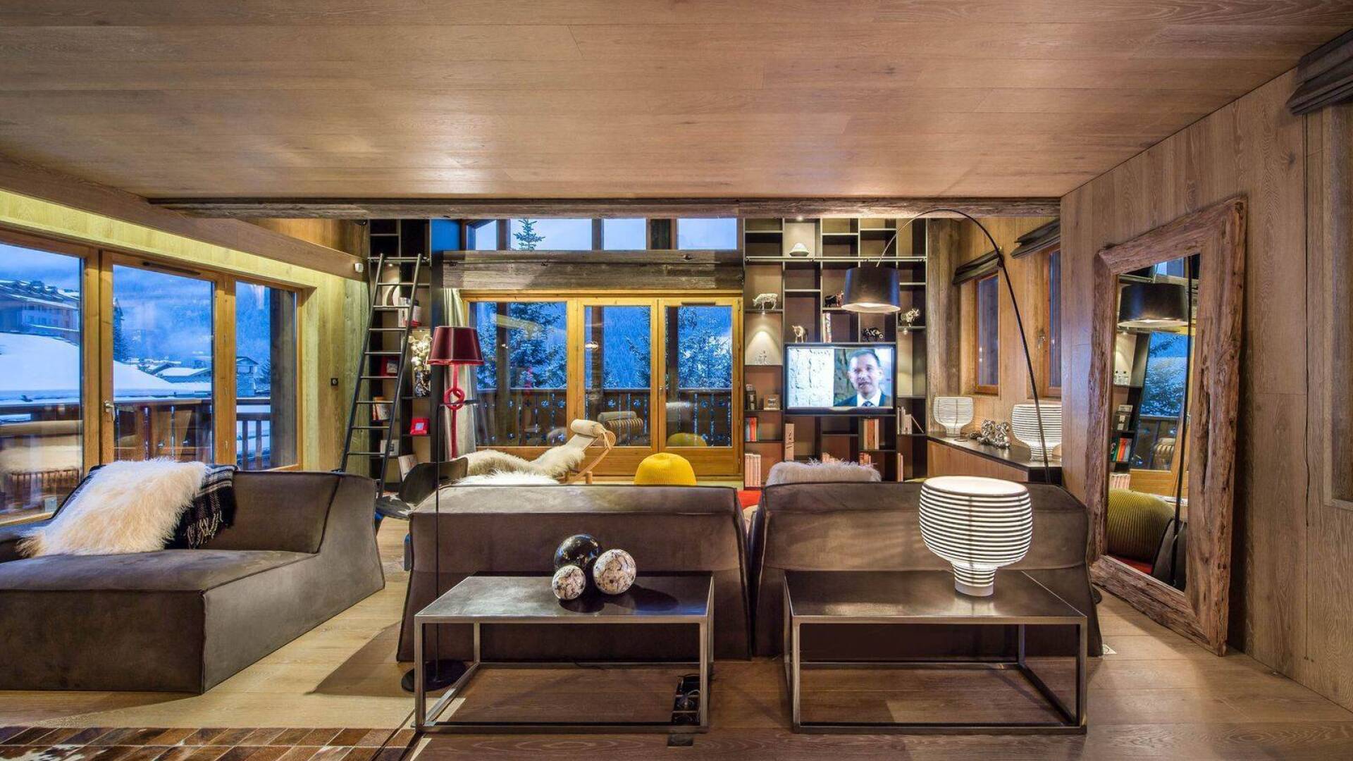 exclusive contemporary living room with TV