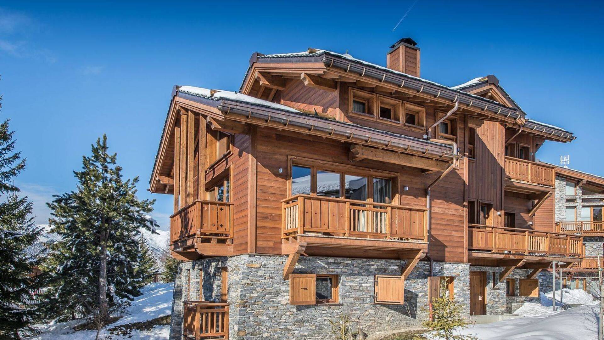 luxury ski resort Chalet Mauriac for weekly rentals in Courchevel 1850, French alps