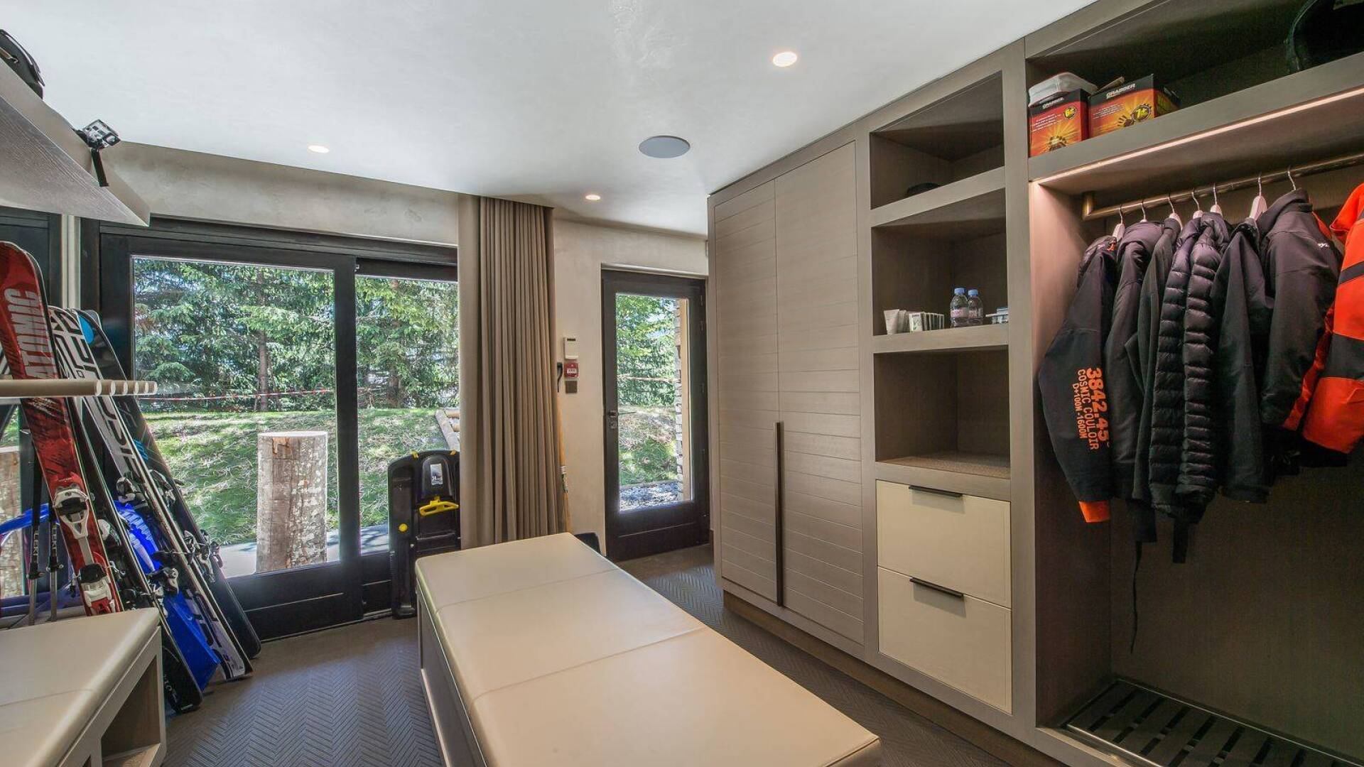 ski room