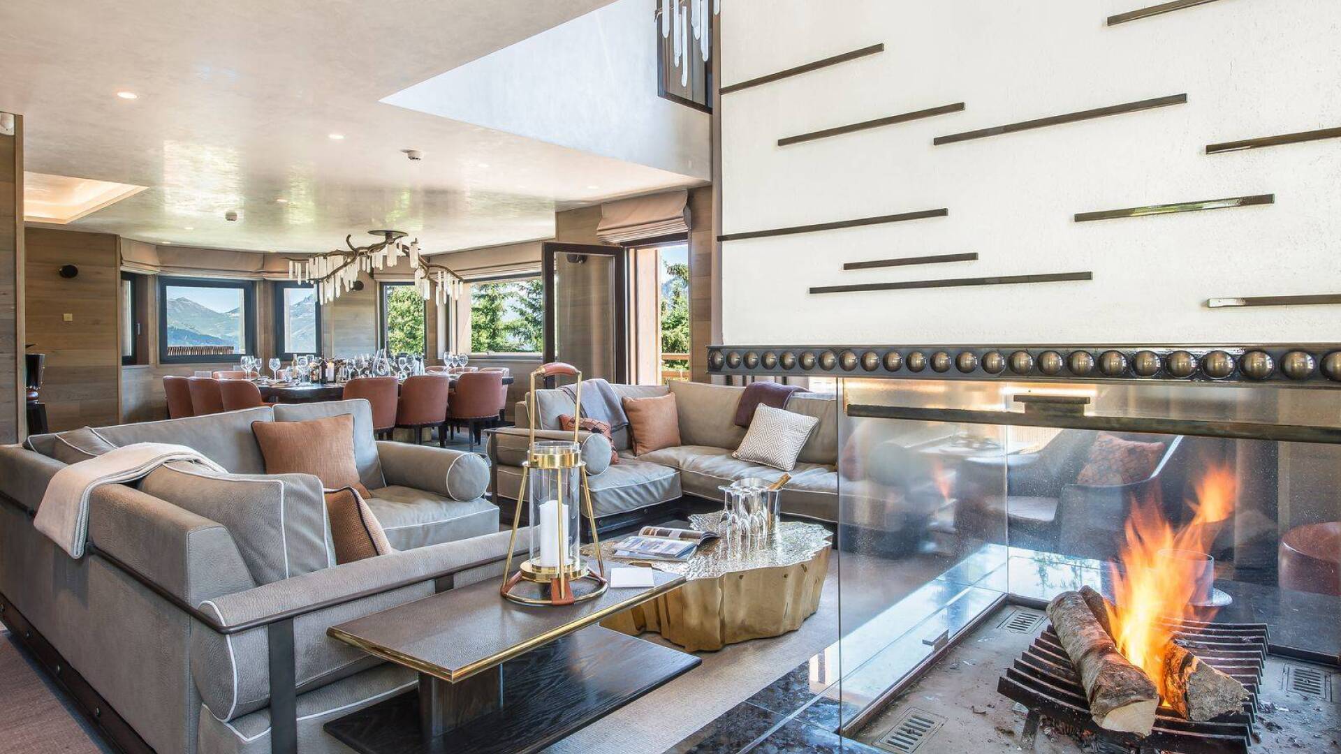 luxury alpine retreat chalet Cèdre Rouge for weekly rentals in Courchevel, France