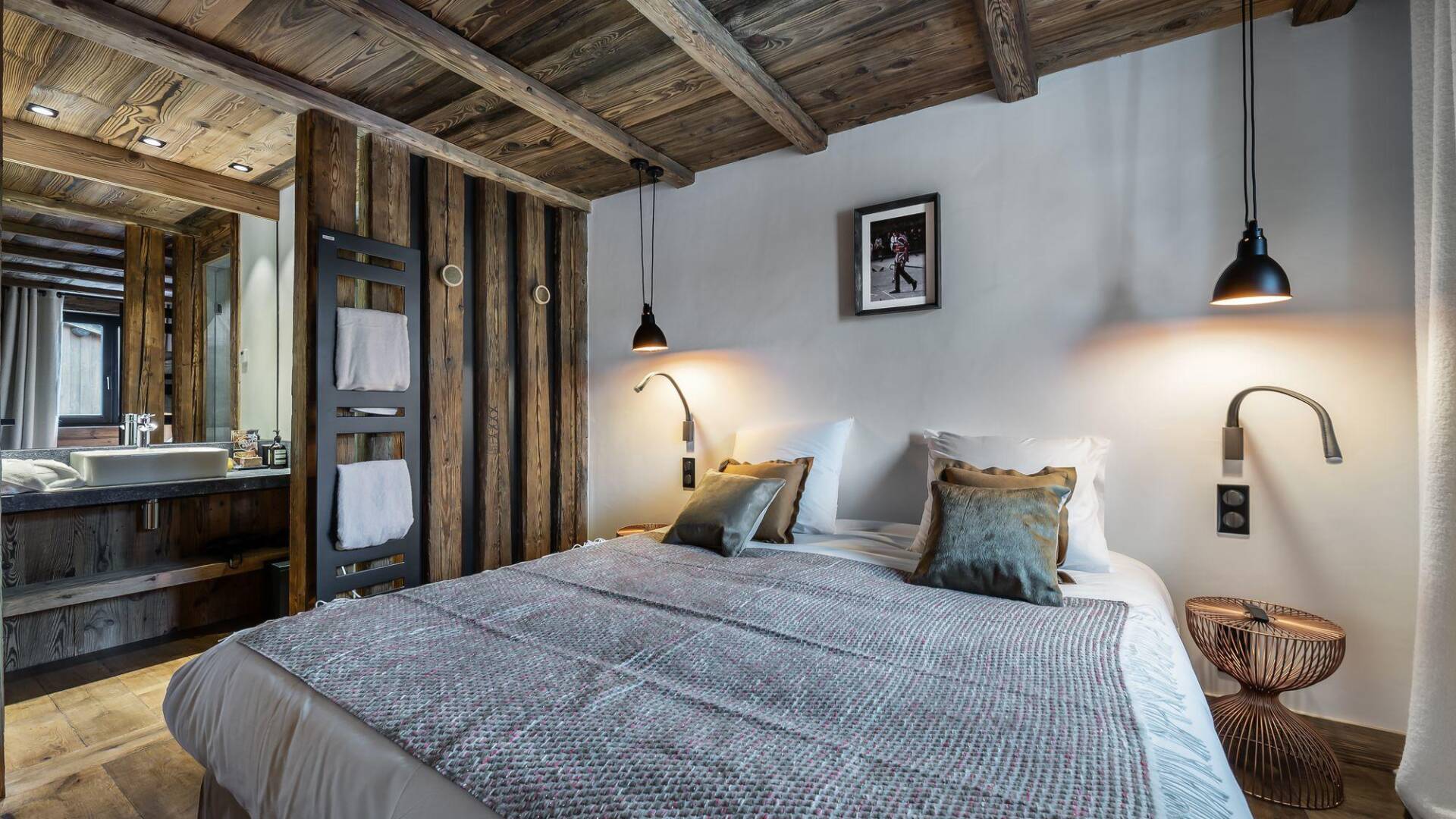 double bedroom with en suite bathroom