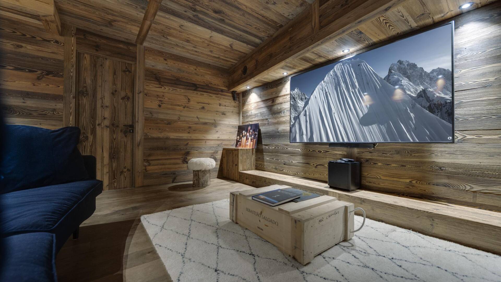 luxury ski resort Chalet Poirier for weekly rentals in the French Alps