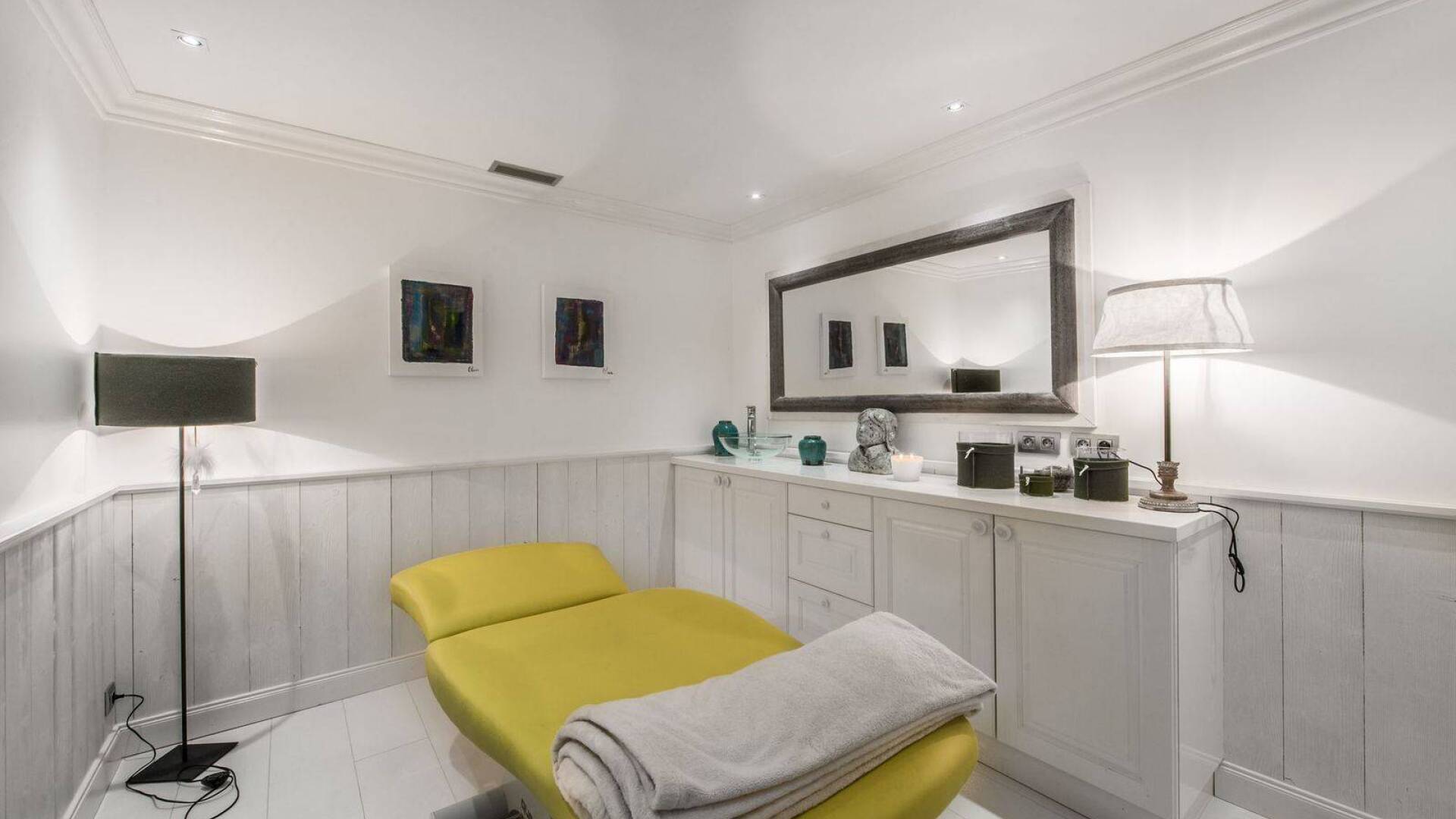 massage room