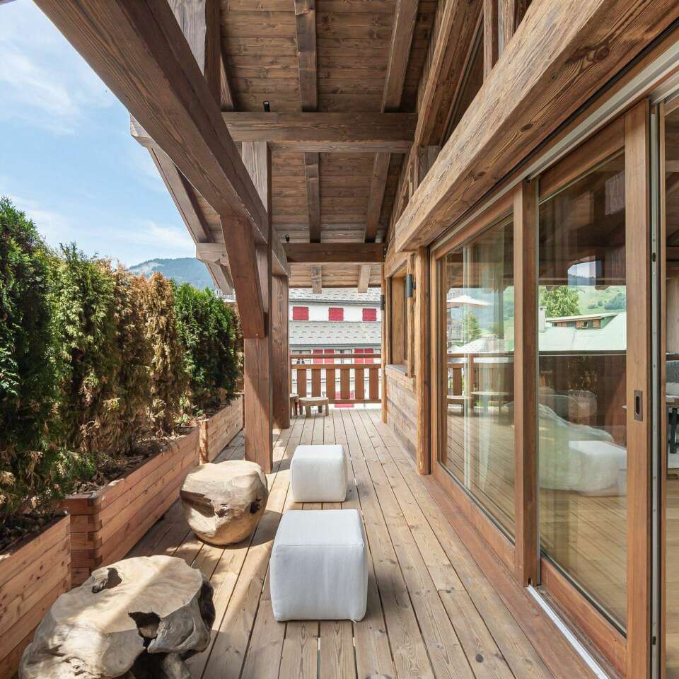 first floor, balcony with sitting area