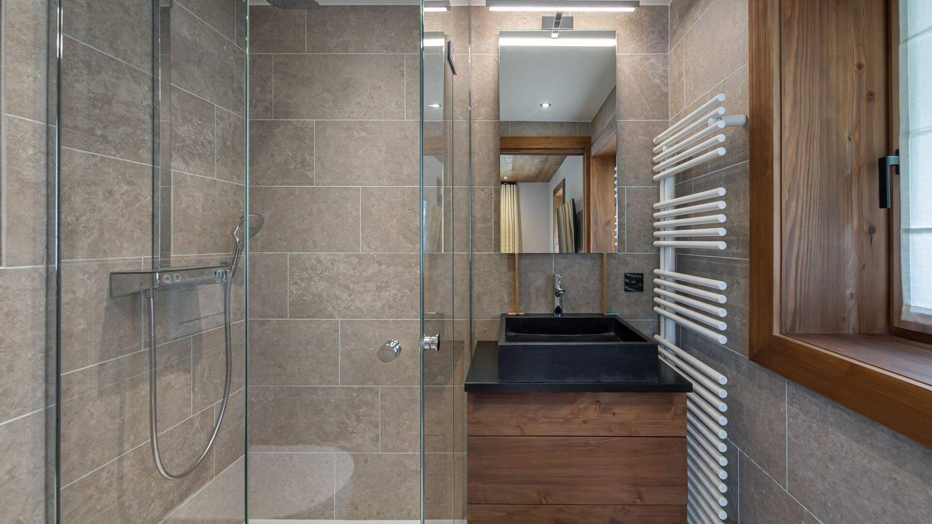 en suite bathroom with shower cabin