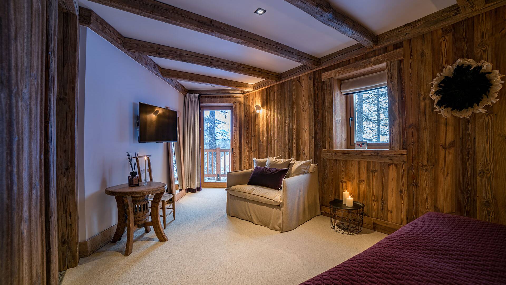 double bedroom with TV, sitting area and direct access to outdoor