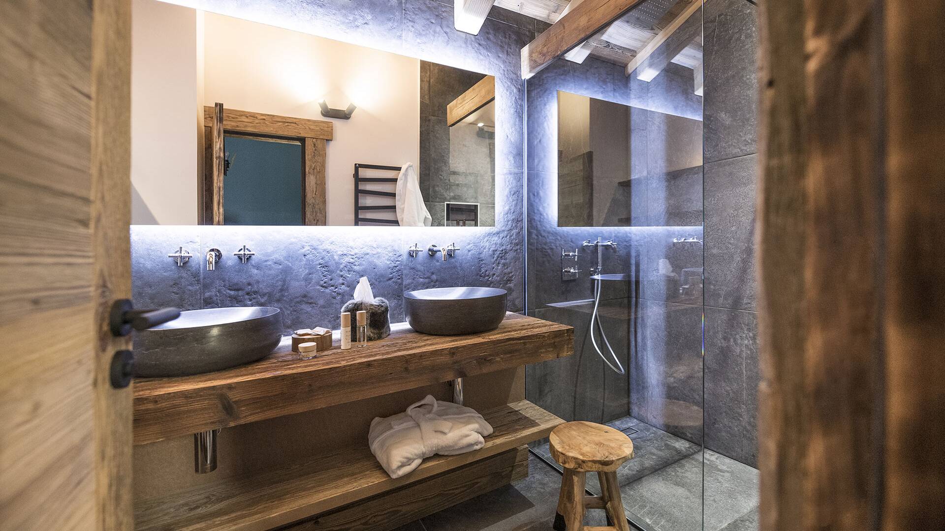 en suite bathroom with double lavabo and shower cabin