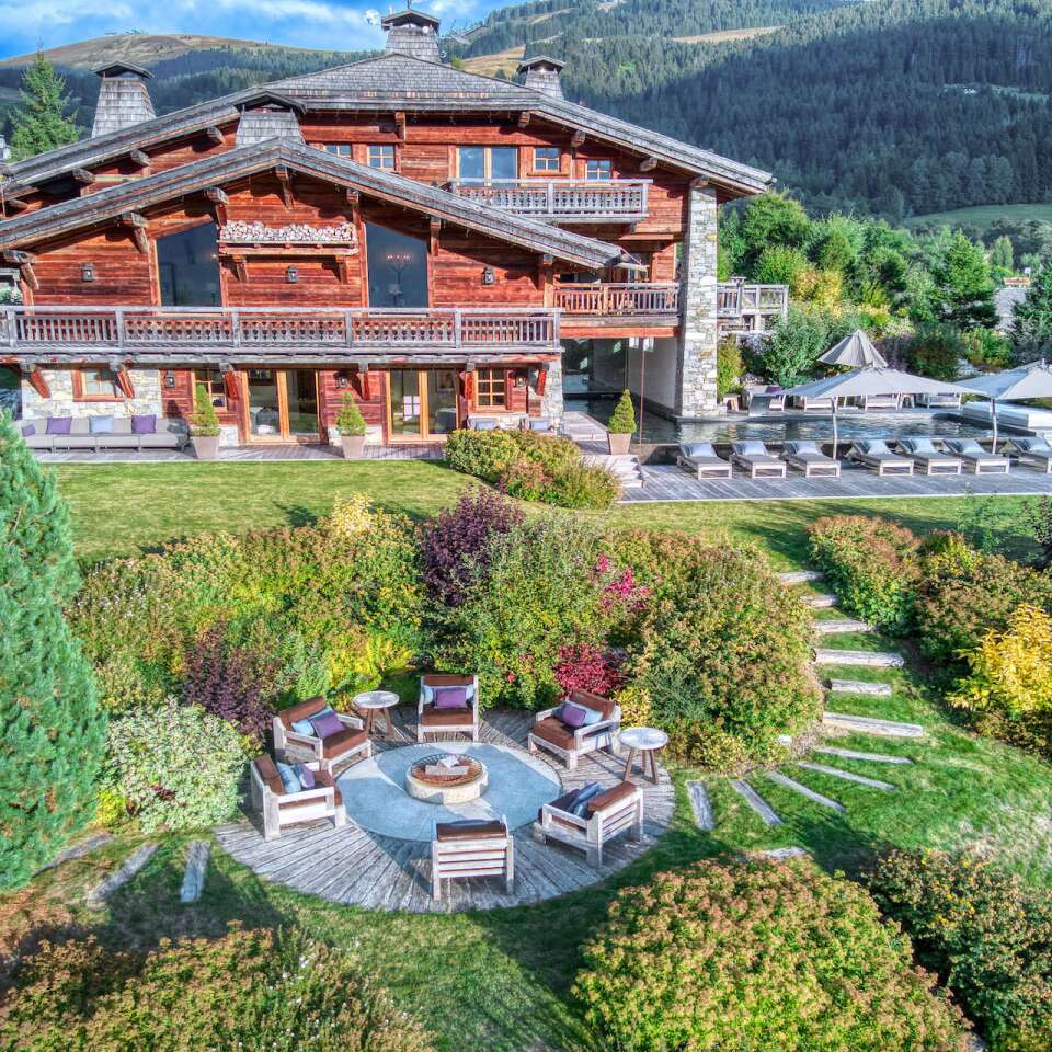 top luxury ski resort Chalet Bois du Roi for weekly rentals in Megéve, France, French Alps