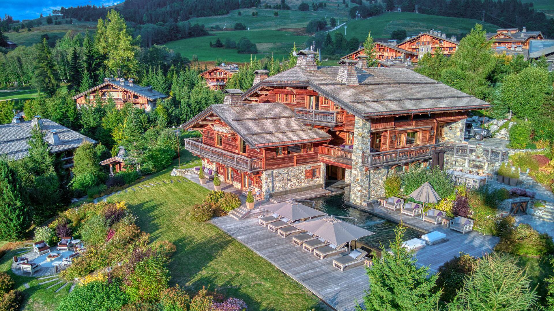 top luxury ski resort Chalet Bois du Roi for weekly rentals in Megéve, France, French Alps