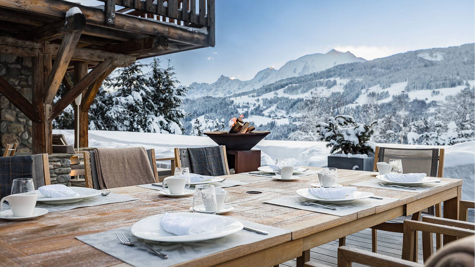 al fresco dining table