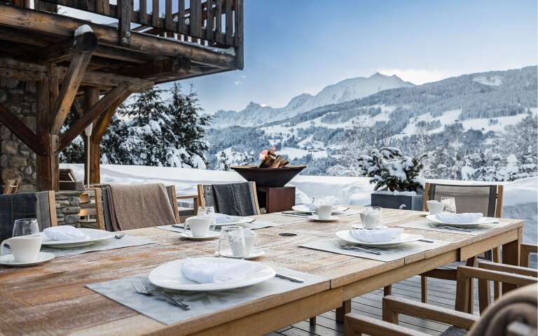 al fresco dining table