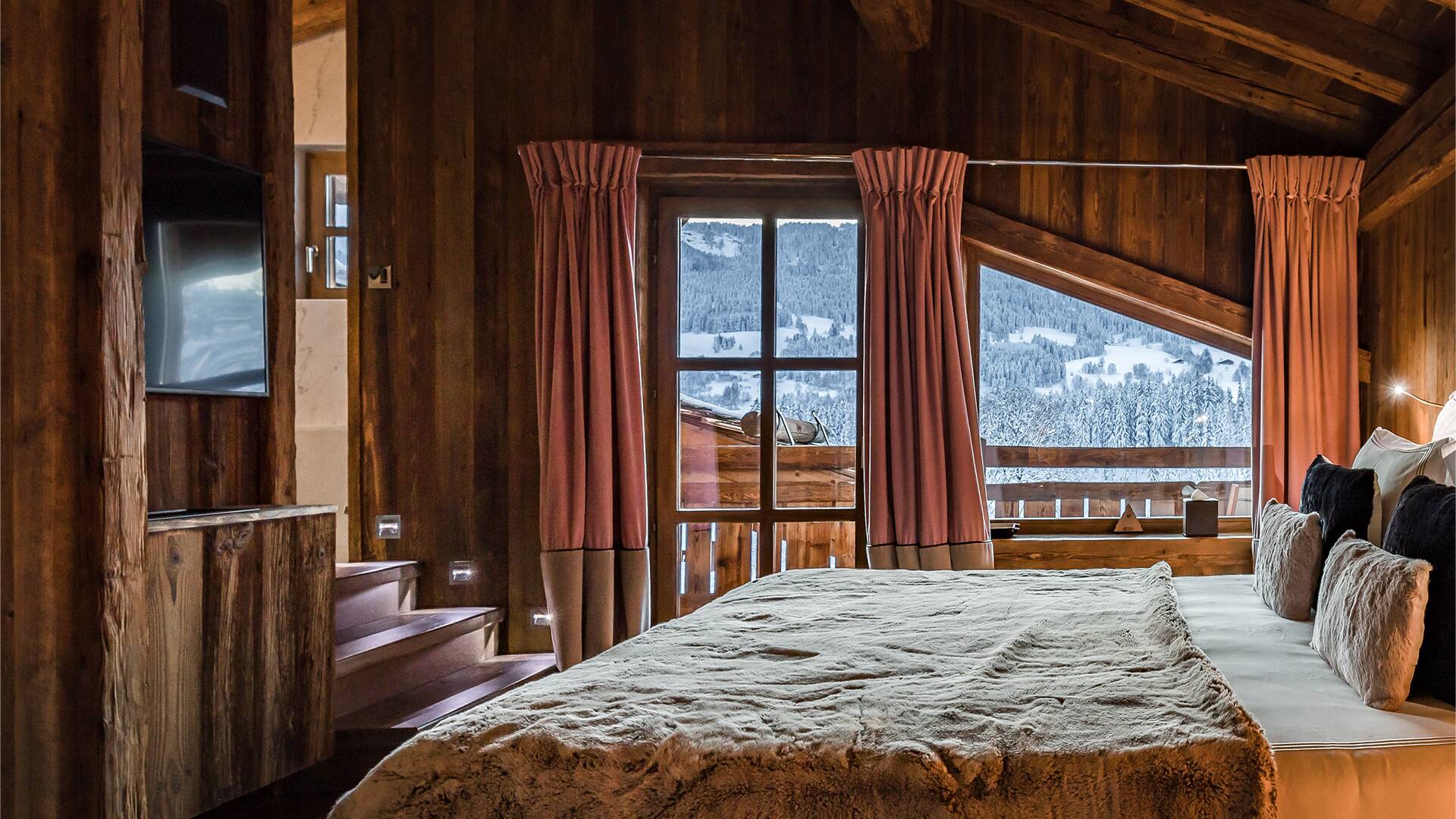 double bedroom with majestic view over Megève, French alps