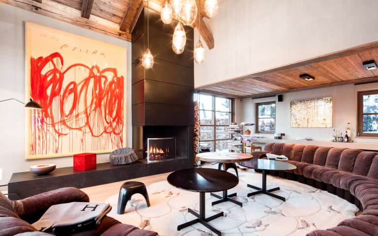 contemporary and refined interior décor