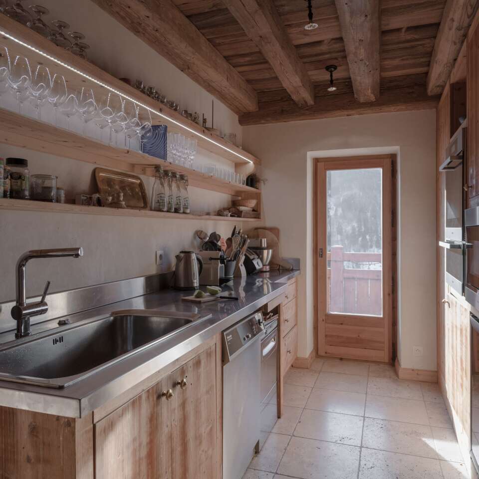 kitchenette with direct access to outdoor