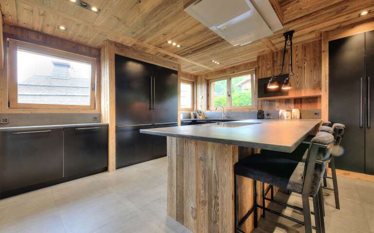 fully equipped gourmet kitchen with cooking island and stoools