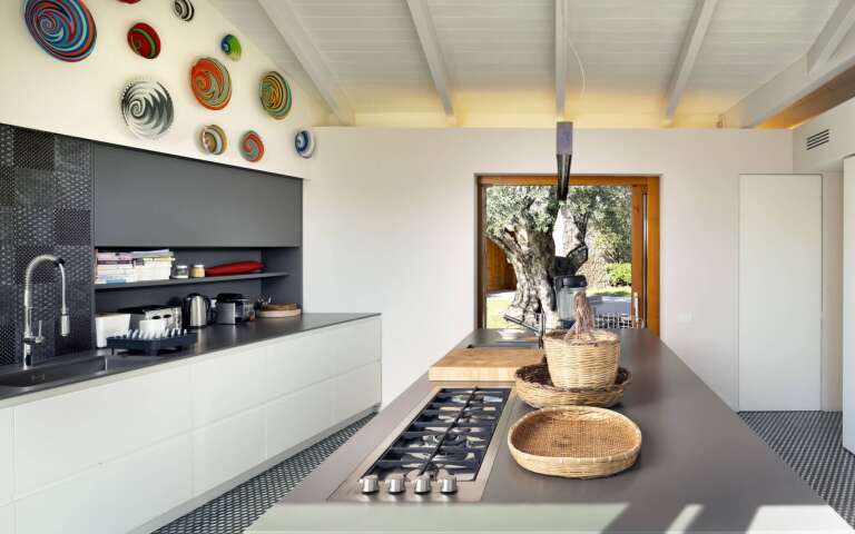 fully equipped kitchen 