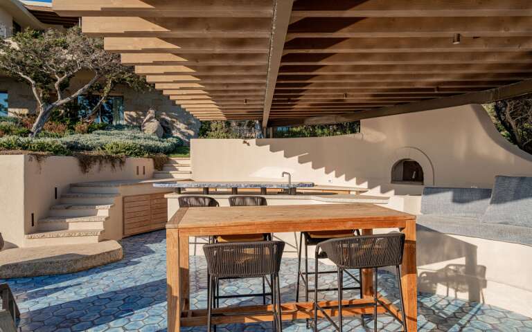 alfresco dining area with pizza oven