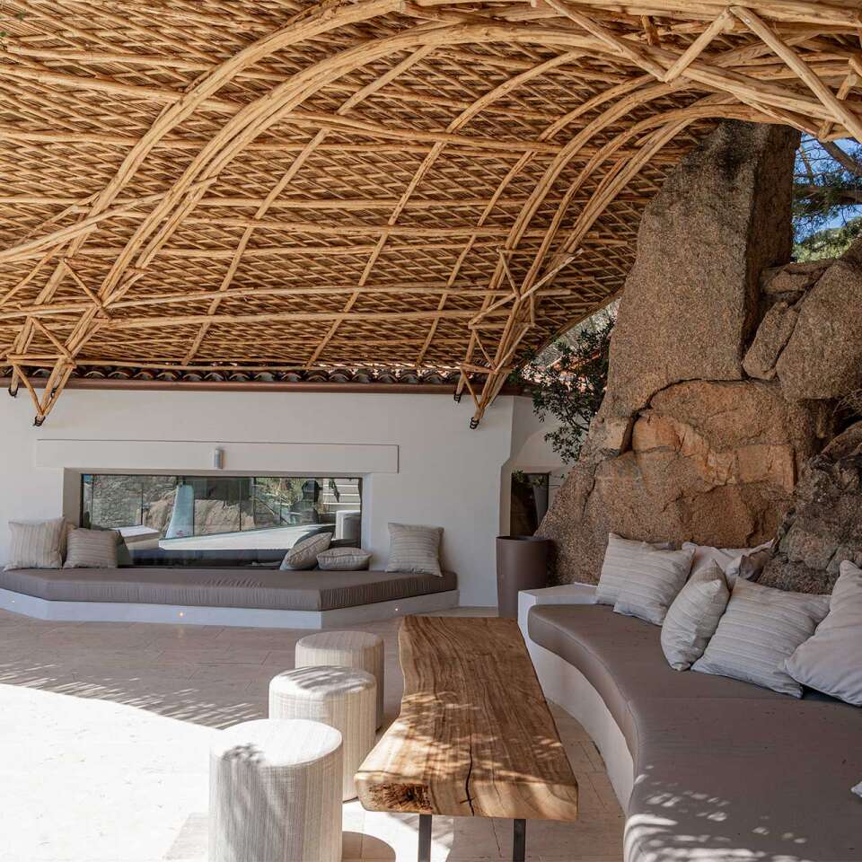 luxury beach villa Sassovivo for weely rentals in Sardinia
