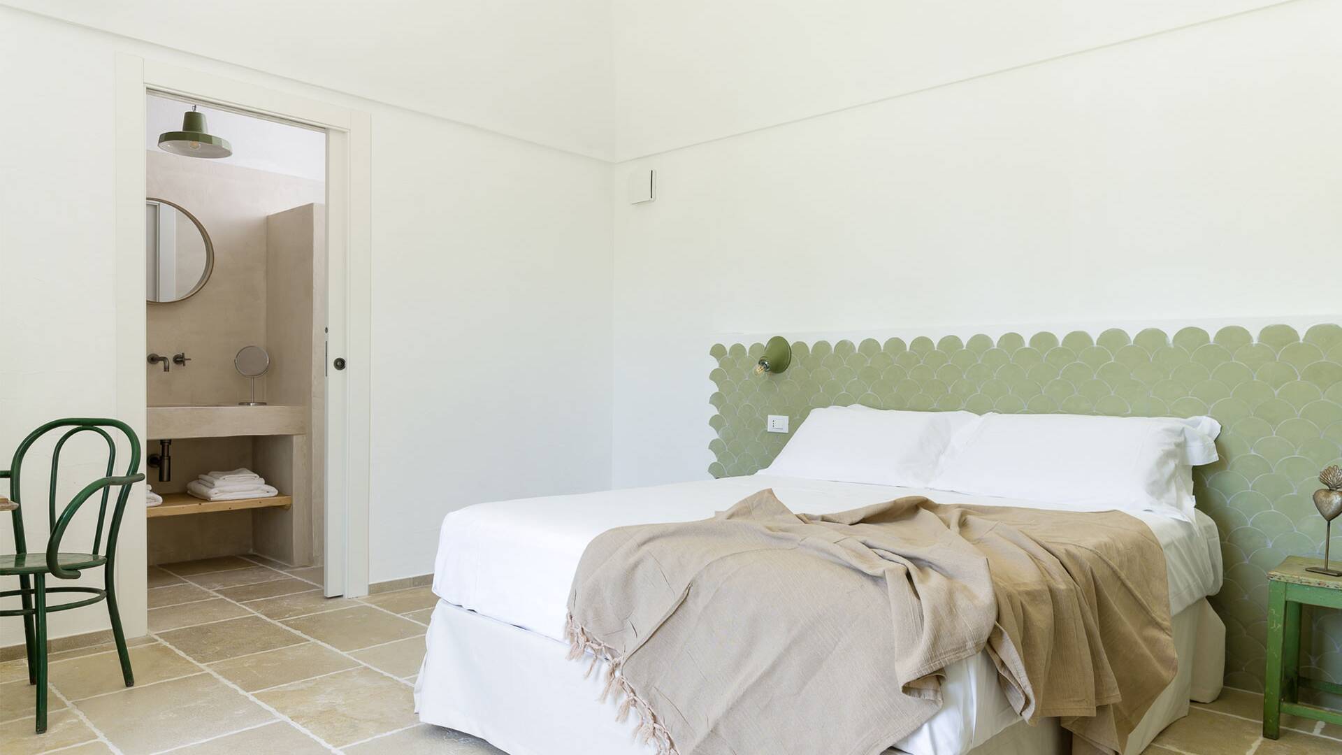 bedroom 4, en suite bathroom