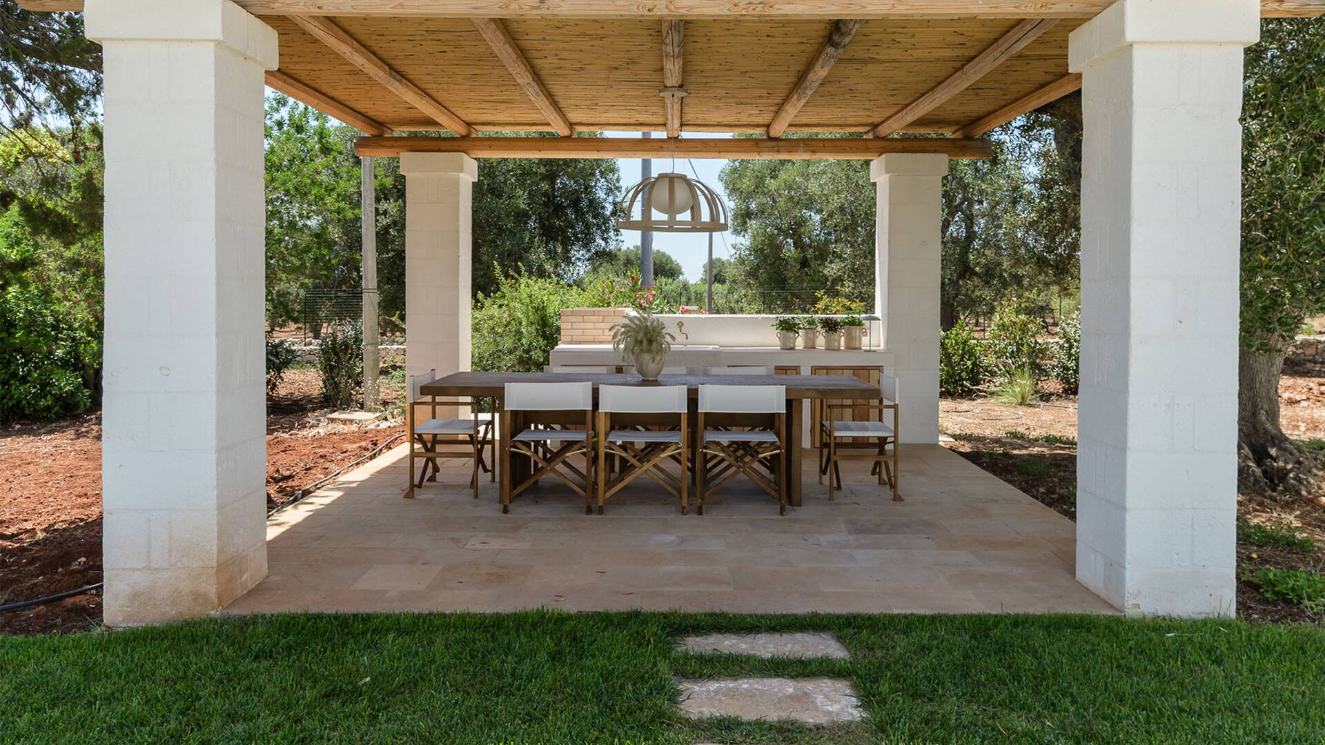 covered al fresco dining area