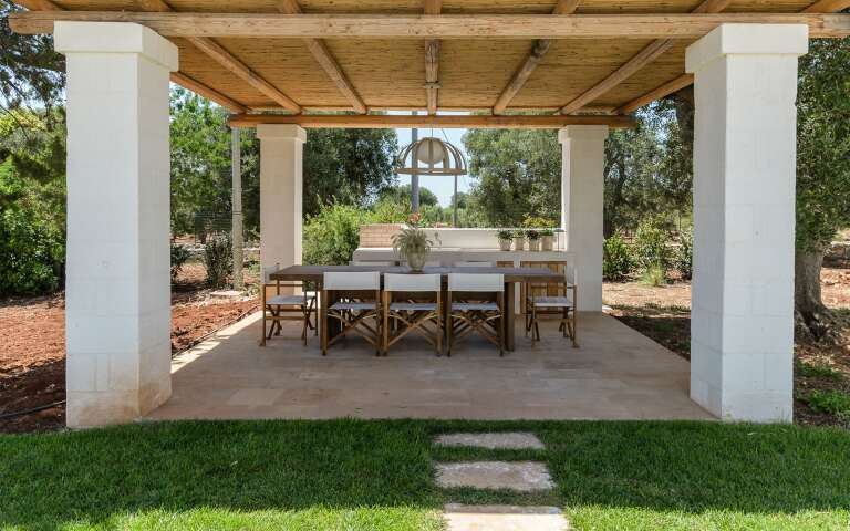 covered al fresco dining area