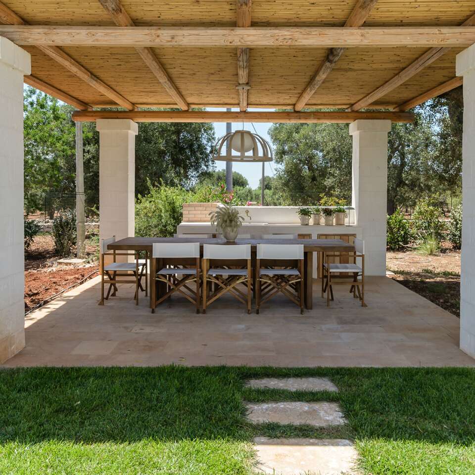 covered al fresco dining area