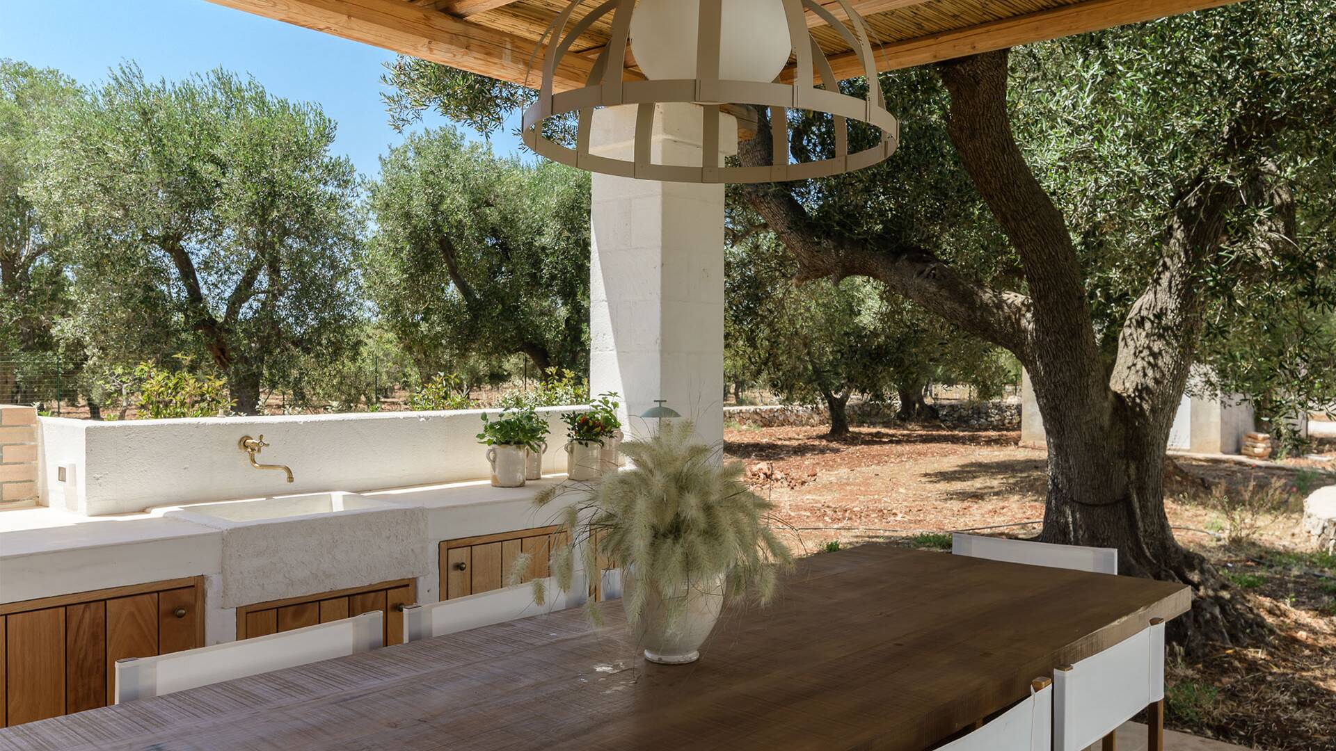 al fresco dining table for up to 10 guests