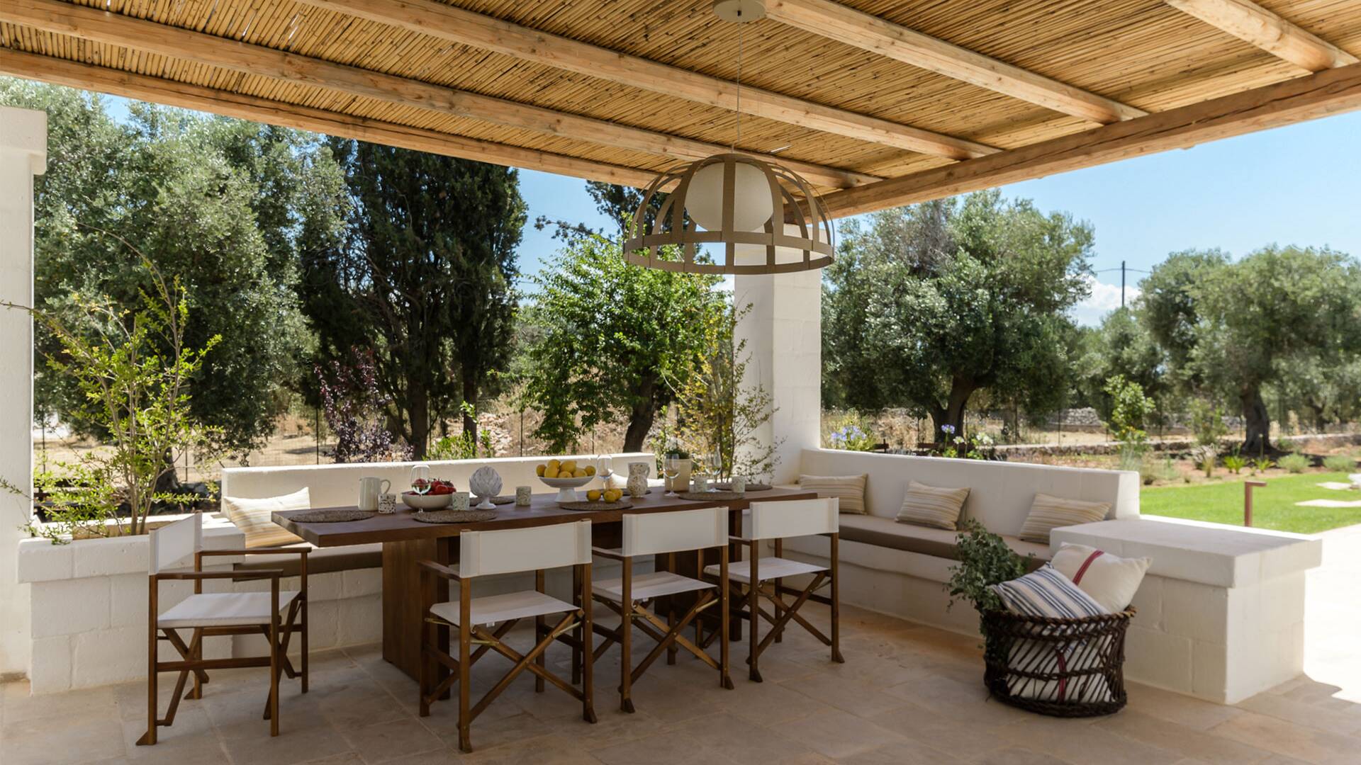 covered al fresco dining table