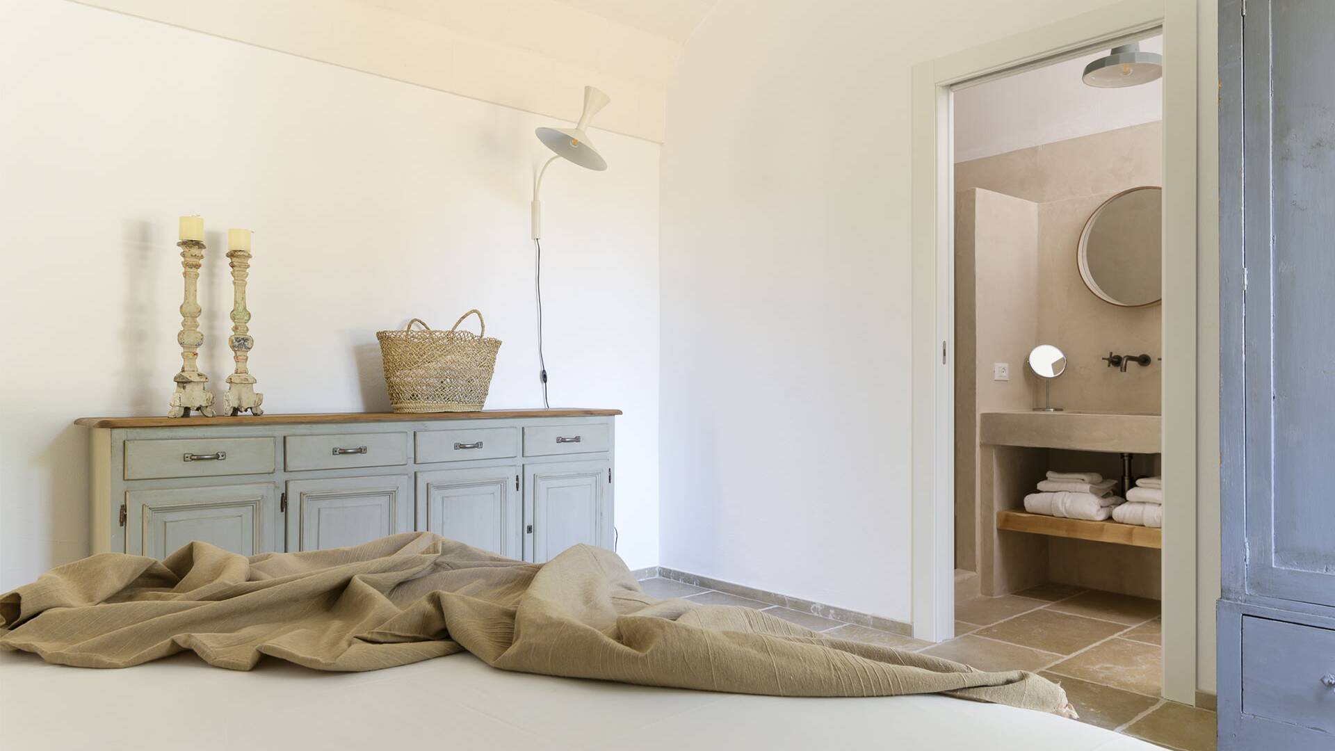 bedroom 2, en suite bathroom