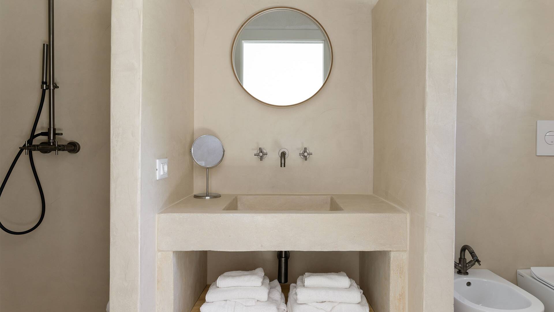bedroom 3, en suite bathroom