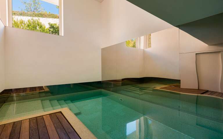 guest house, indoor pool