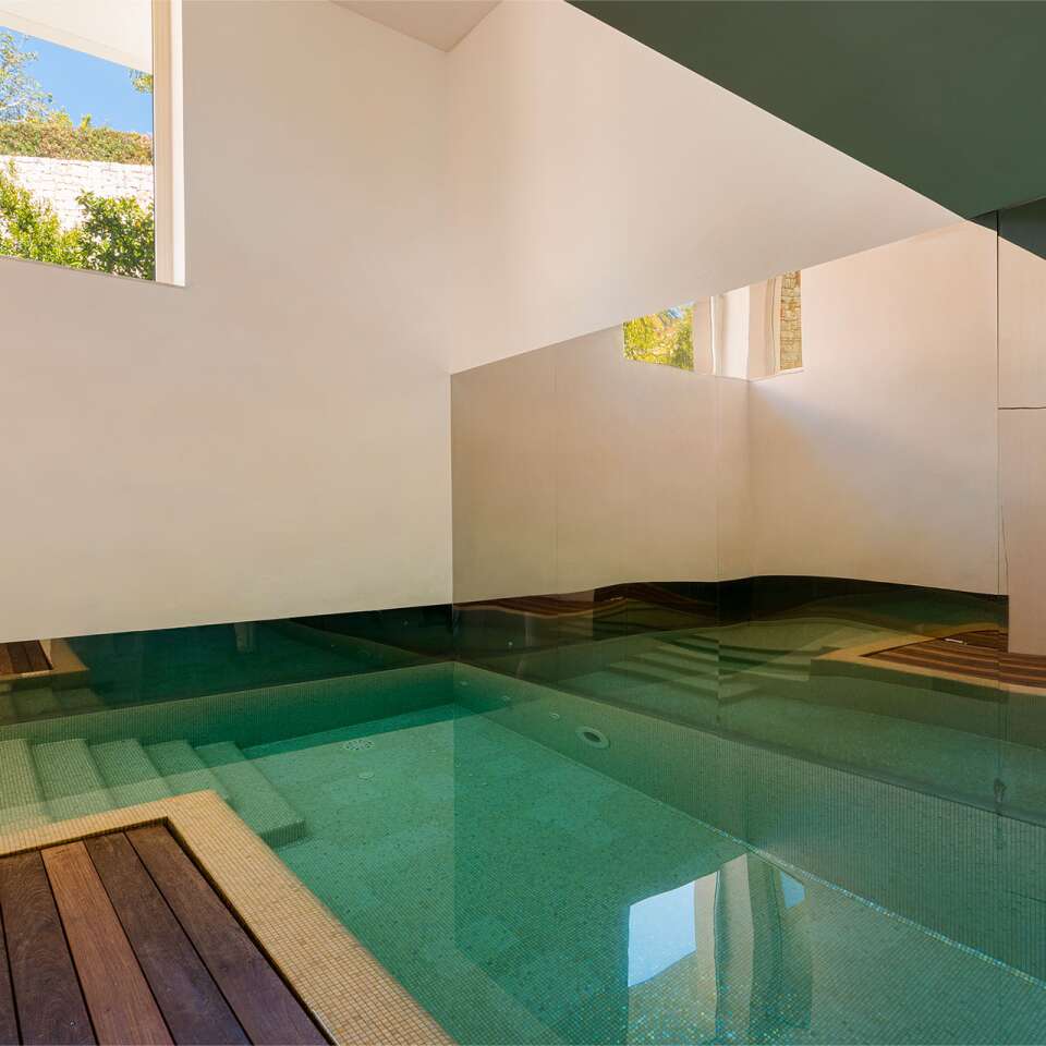 guest house, indoor pool