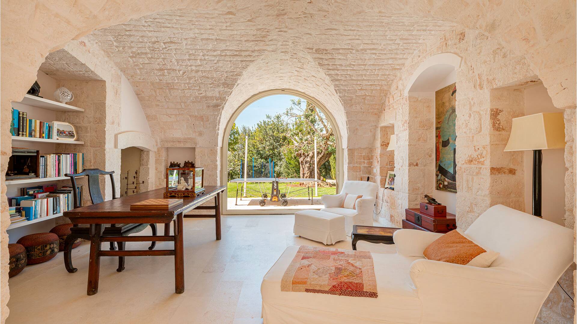main villa, living room 