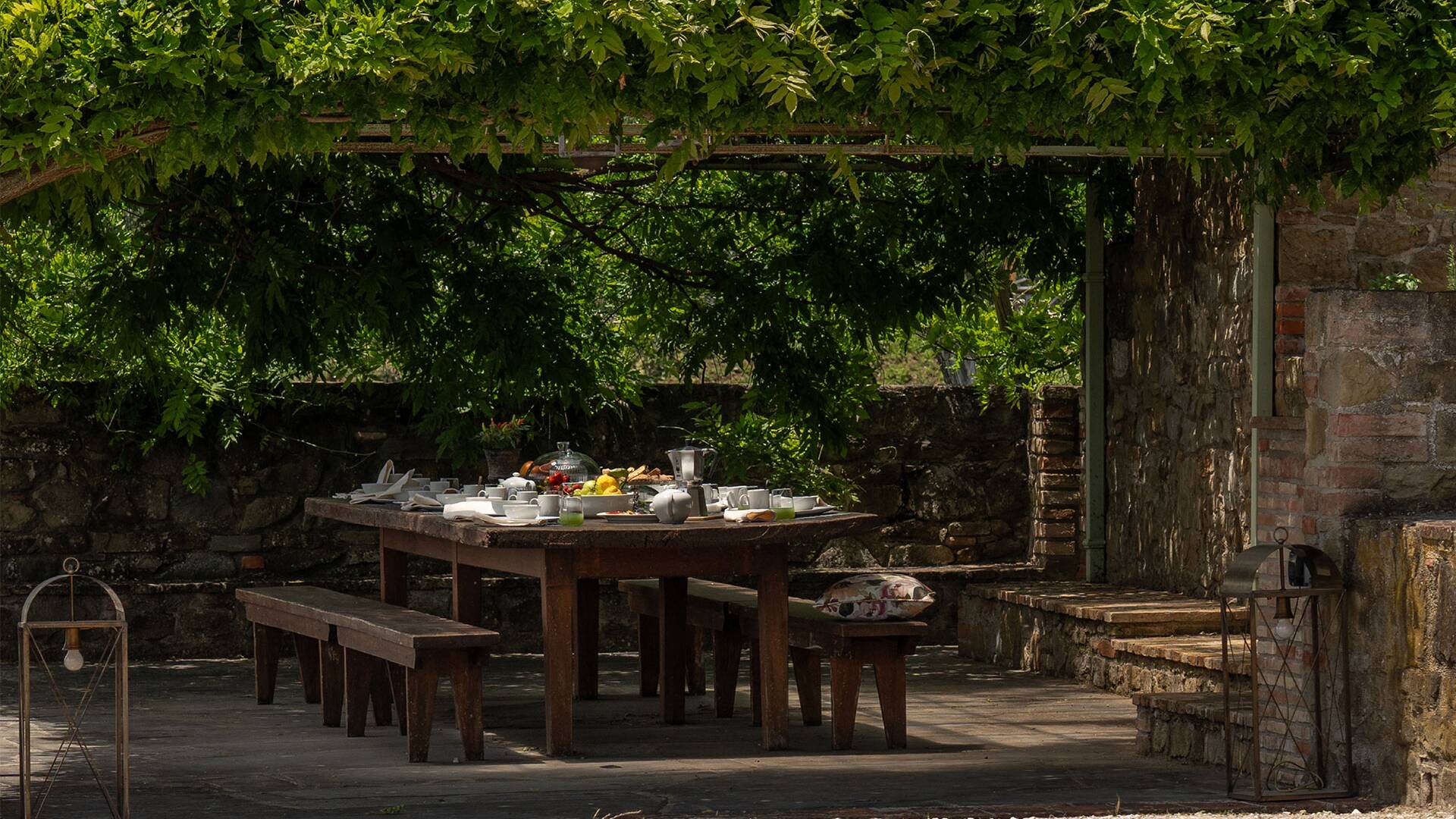 covered al fresco dining table