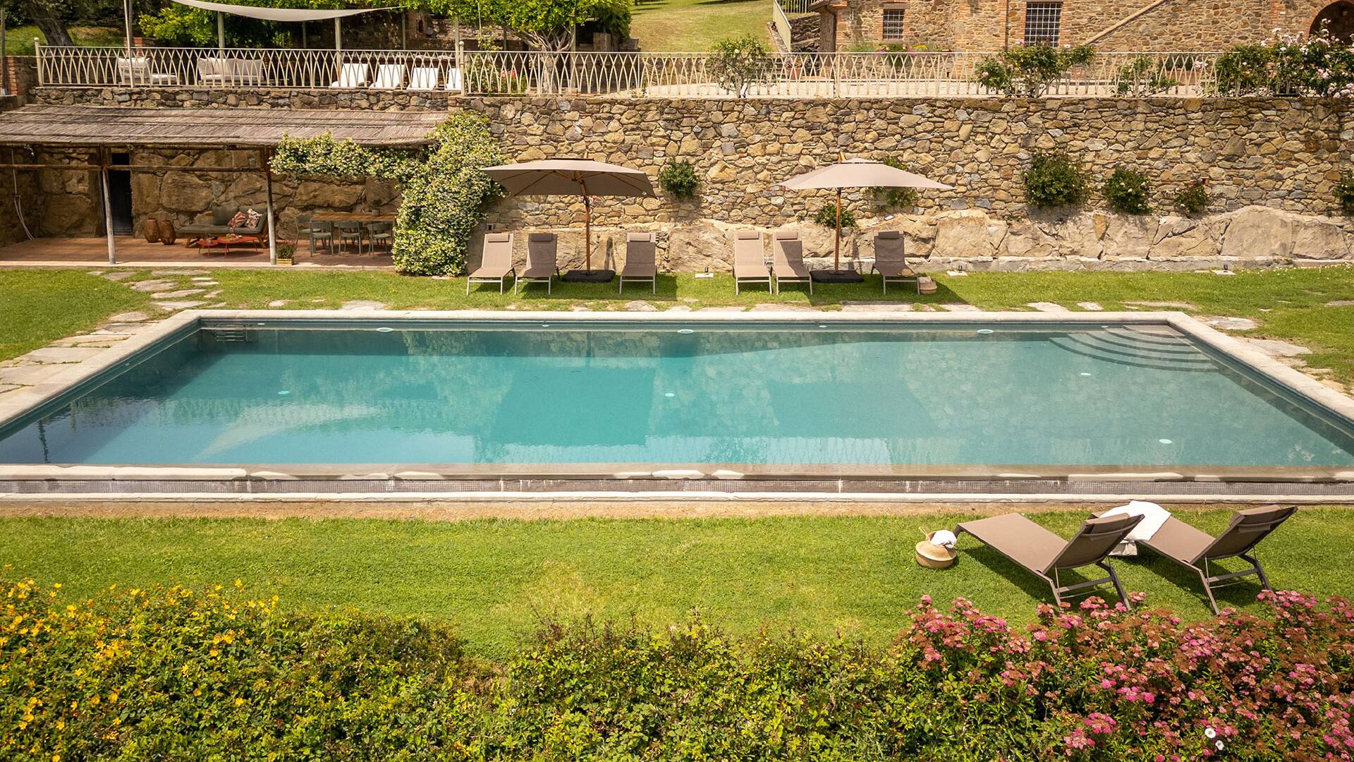 luxury vacation villa for weekly rental in Umbria, Lake Trasimeno area