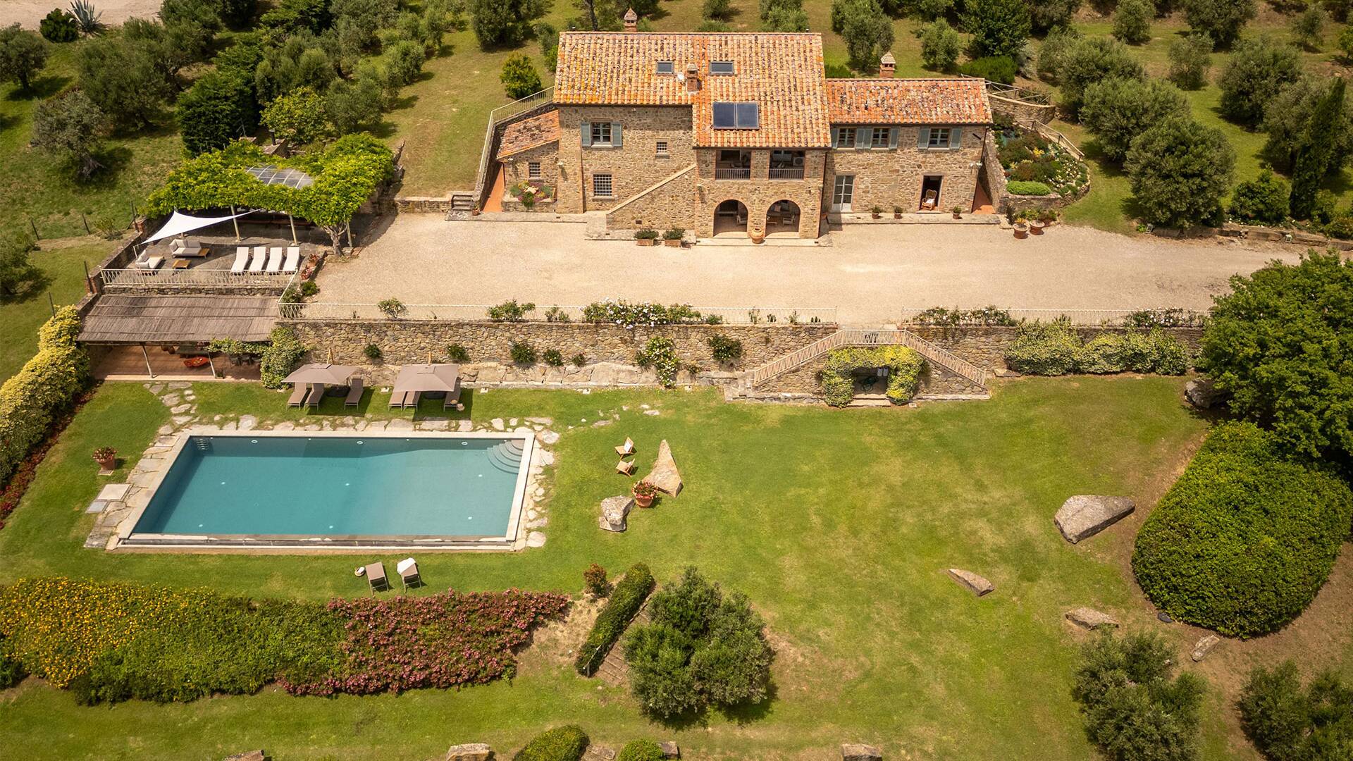 luxury vacation villa for weekly rental in Umbria, Lake Trasimeno area