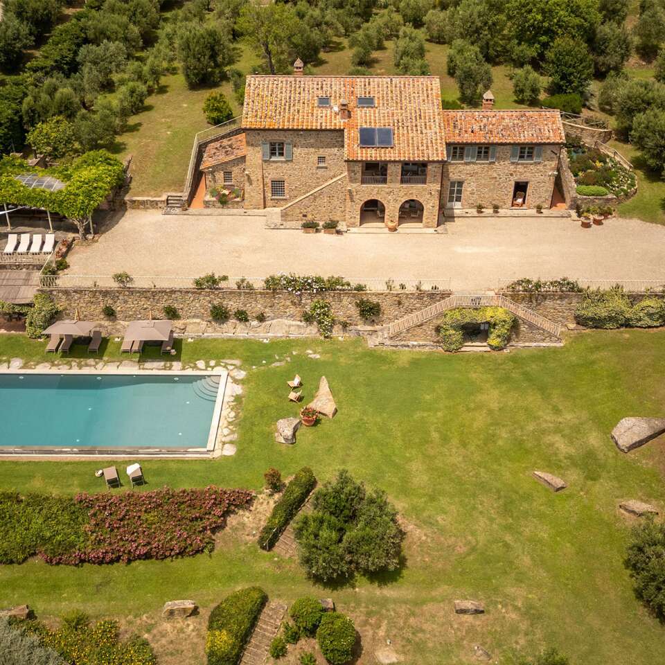 luxury vacation villa for weekly rental in Umbria, Lake Trasimeno area